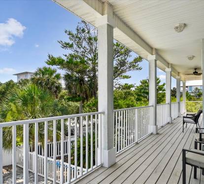2nd Floor Balcony Overlooking Pool