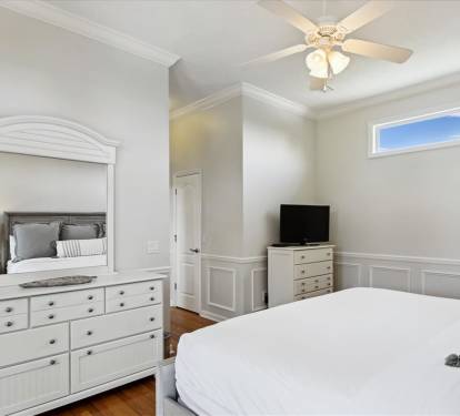 2nd Floor - Primary Suite - King Size Bed