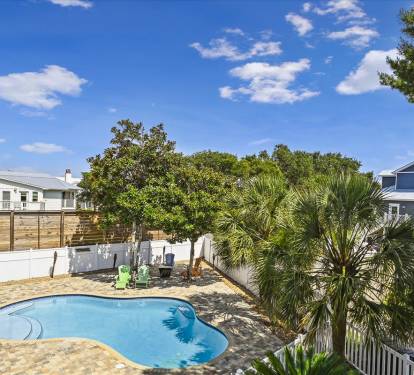 2nd Floor Balcony Overlooking Pool