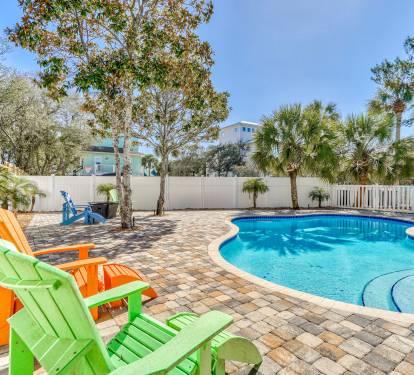 Huge Private Back Yard!